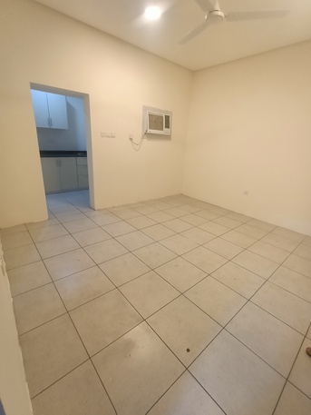Bhd 140/month, 1 Br, Semi Furnished Studio Flat For Rent In Hoora With Electricity