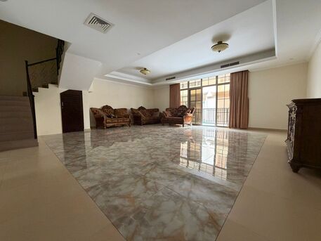 Bhd 600/month, 3 Br, 3br Semi-furnished Townhouse For Rent In Salmaniya