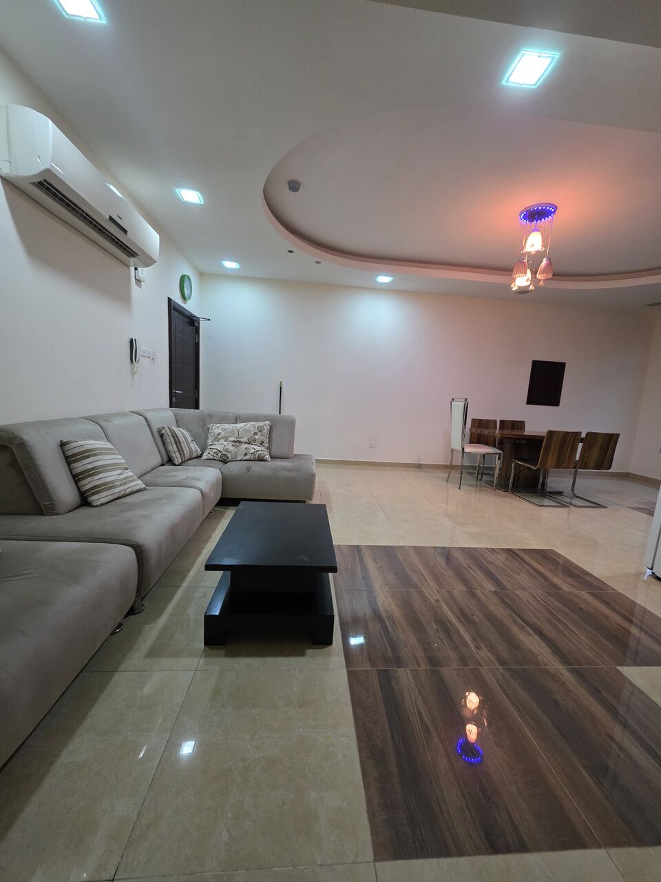 Bhd 300/month, Furnished, 2 Br, -very Neet & Clean Fully Furnished 2 Bhk Flat With Ewa & Parking @300/bd In Salmaniya