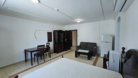 Bhd 180/month, Clean And Spacious Studio, Inclusive Ewa Internet.juffair Near Lulu.