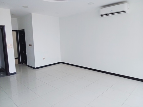Bhd 280/month, 3 Br, Spacious 3bhk Apartment With Maid Room & Balcony In Hidd – 280 Bd